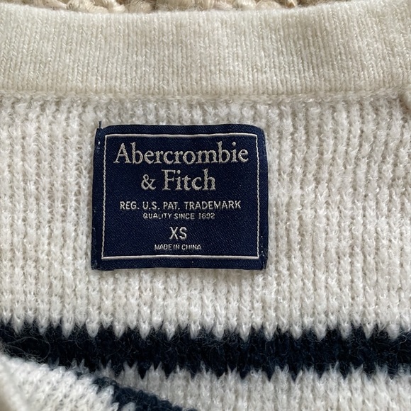 Abercrombie & Fitch 3/4 zip Collar, Blue/White Stripe Sweater - Picture 6 of 6
